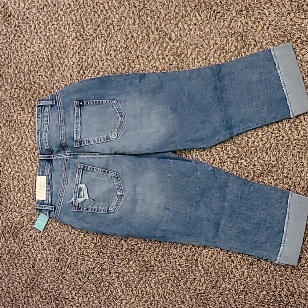 NWT Maurices Distressed 21" Capri Curvy Jeans - Picture 2 of 3